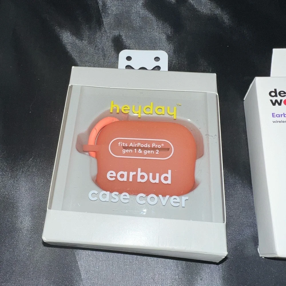 NWT Heyday/Deal Worthy Earbud Case Covers ( Fits Air Pods Pro 1st and 2nd Gen)